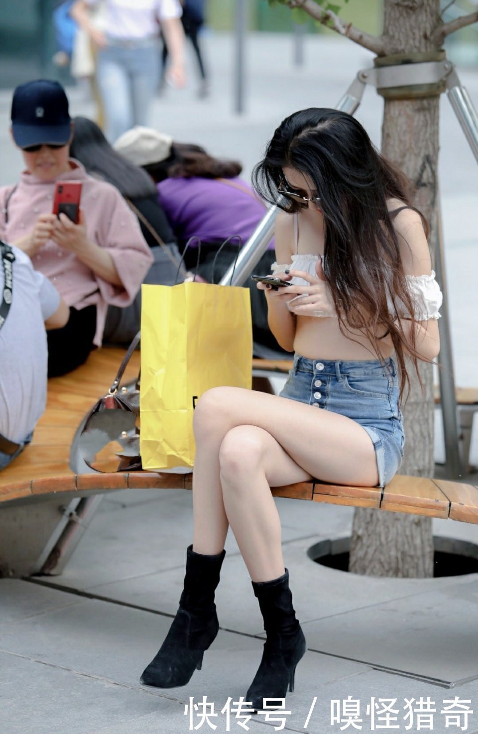 街拍长腿热裤美女,白皙透亮的皮肤绝美!