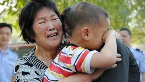 名字|4岁萌娃找上民警称:我爸爸丢了,得知宝爸名字后,民警笑喷