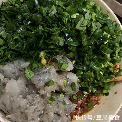 深色|两块钱搞定一道家常美食虎皮饺