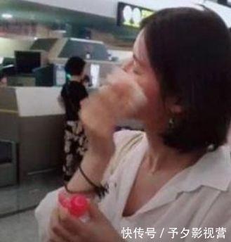 百安|女子过安检被拦,因证件不符无奈现场卸妆,露出素颜后年轻十岁