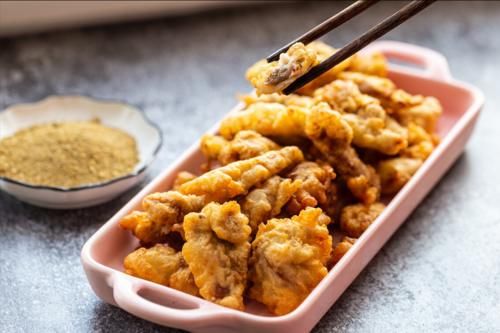 酥肉|炸酥肉,用淀粉还是面粉?大厨教你一招,外酥里嫩,酥脆不回软