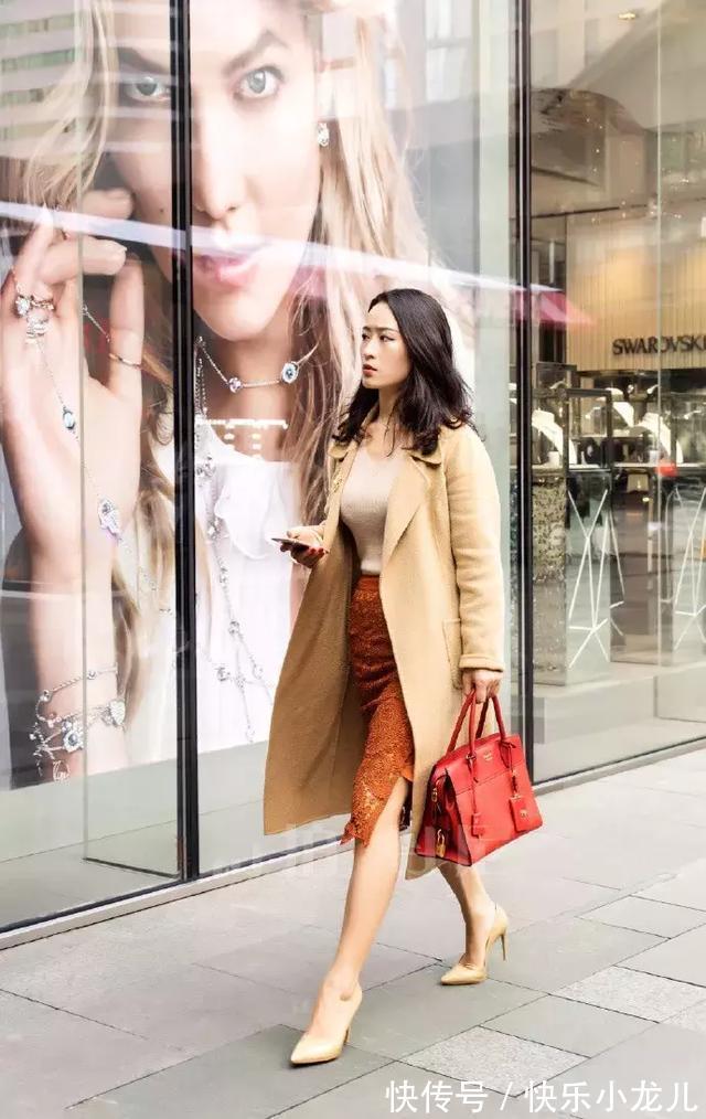 蕾丝半裙 橘色蕾丝半裙,半裙微微开叉的设计,看上去显得更加有时尚气质