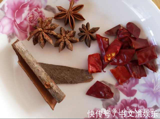 炖排骨时加入一样东西，排骨20分钟就醇香软烂，材料每家都有