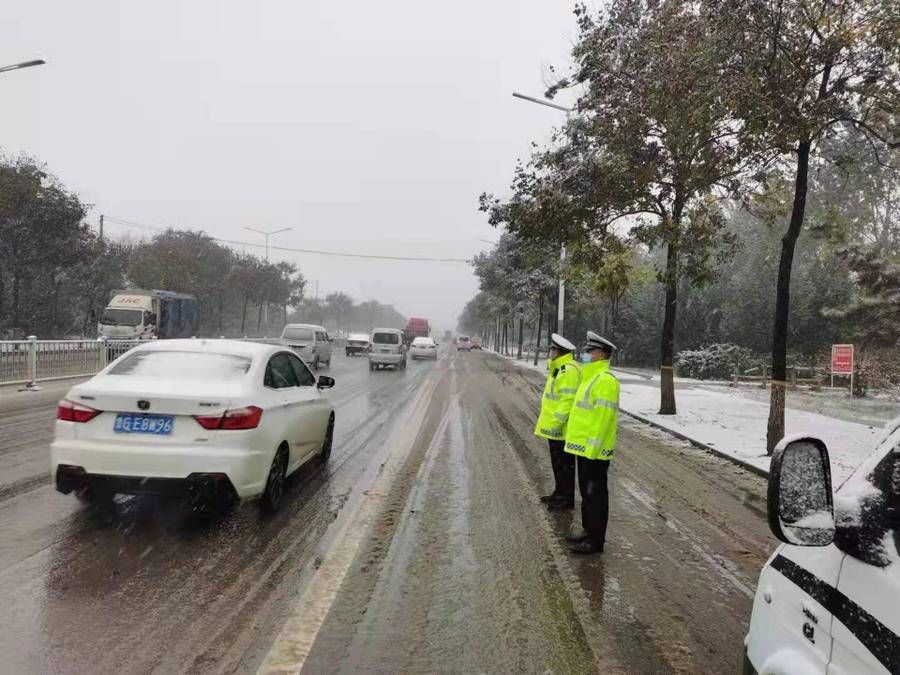 潍坊|以雪为令！潍坊交警守护出行平安