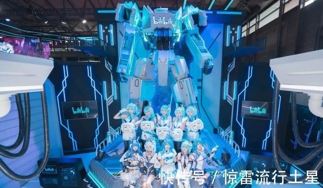 2233娘|98亿天价手办走入现实,2233娘到达现场,粉丝看这Cos可就不困了