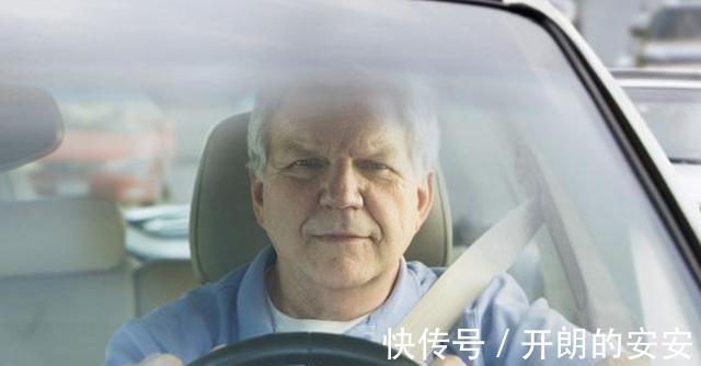 身体|男性过了65岁后，若还能坚持这4件事，或许身体素质还不错哦