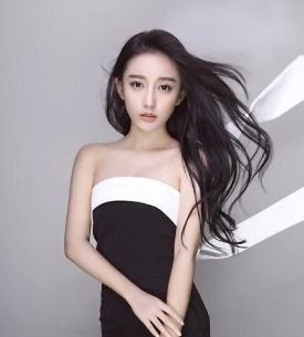 她是非诚勿扰最美女观众,却因为镜头不经意一扫,进入了演艺圈 _陈梦瑶