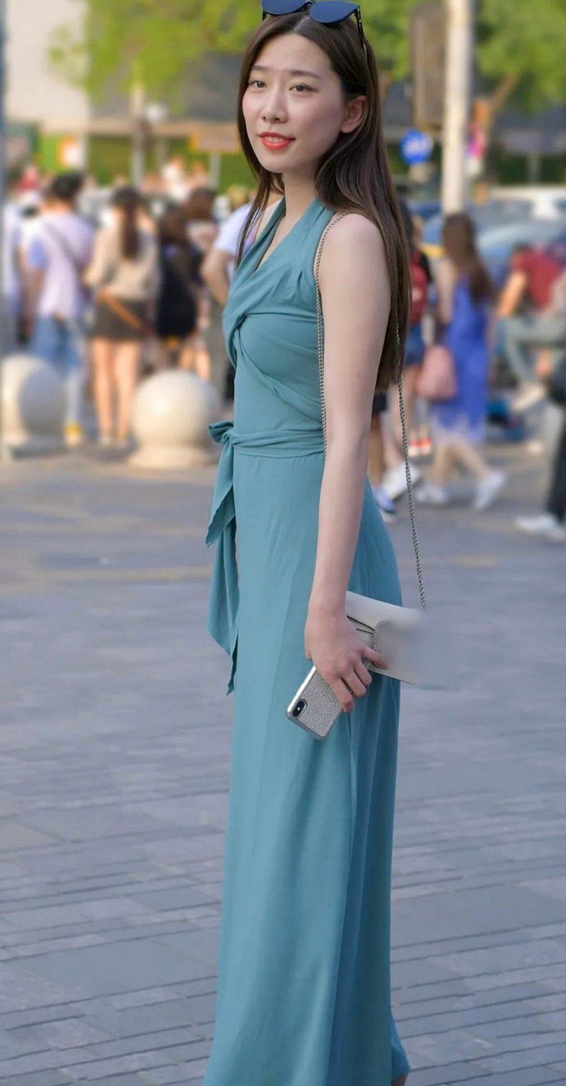 连衣裙|连衣裙穿搭展现出成熟女性的魅力，充满时尚气息！
