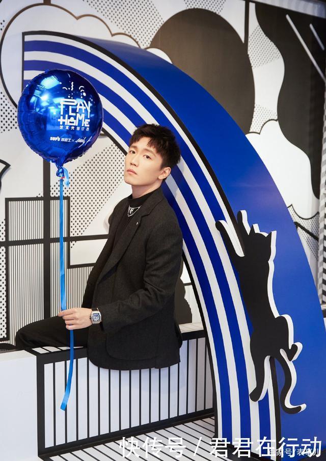 张康阳戴了什么表400万的百达翡丽，而且是镂空三问万年历！