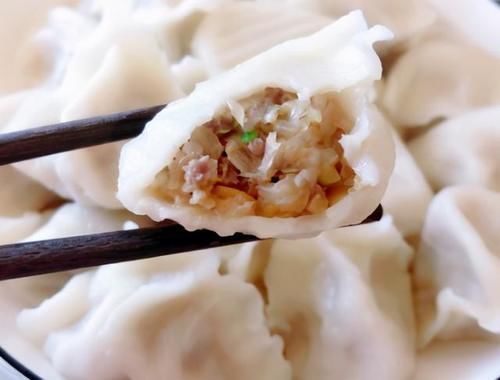 饺子|酸菜饺子好吃有窍门，这1步是关键，做对了馅香汁多味鲜，无异味