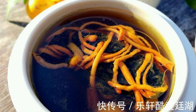 红枣|坐月子的人喝鸡汤，用什么食材做比较好