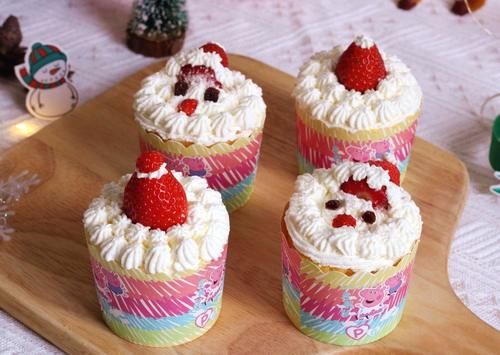 儿子请同学来做客，我用4个鸡蛋做10个小蛋糕，孩子们超爱吃