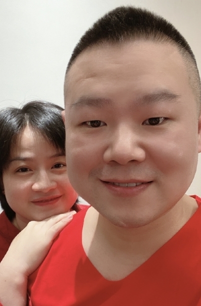 岳云鹏老婆术后9个月复查,发文感慨要活的尽兴,曾为治病剃光头