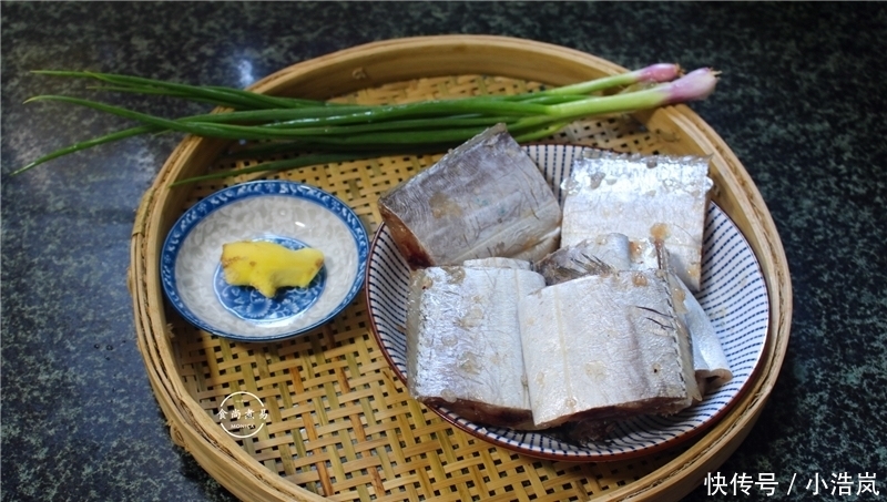 教您一款好吃的带鱼,十五分钟出锅,香酥可口不粘锅,一点不腥