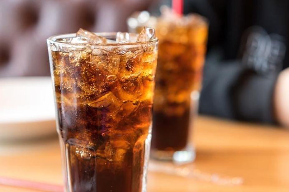 碳酸饮料|老年人最怕骨质疏松,医生预防骨质疏松从饮食做起