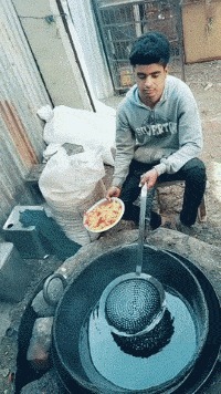 |搞笑GIF趣图:妹子很擅长玩石头剪刀布,一口气拿了五连胜