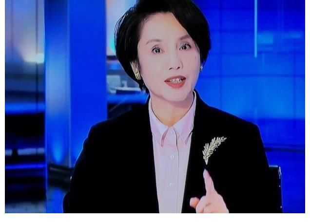 央视新闻主播徐俐宣布退休,晒九宫格美照掀回忆杀,观众直呼不舍