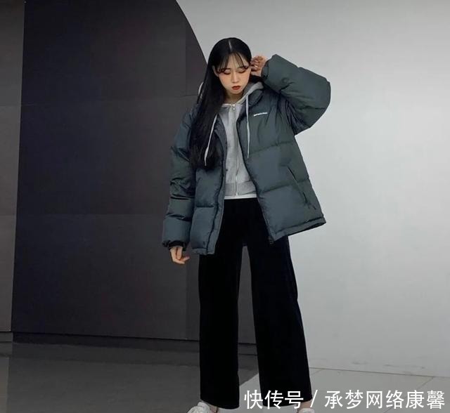  羽绒服|羽绒服 + 裙子 = 今冬巨流行搭配，保暖又显瘦！