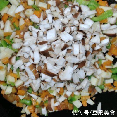 香肠丁|好吃的家常时蔬炒饭是这样做的，营养美味，看一遍就会