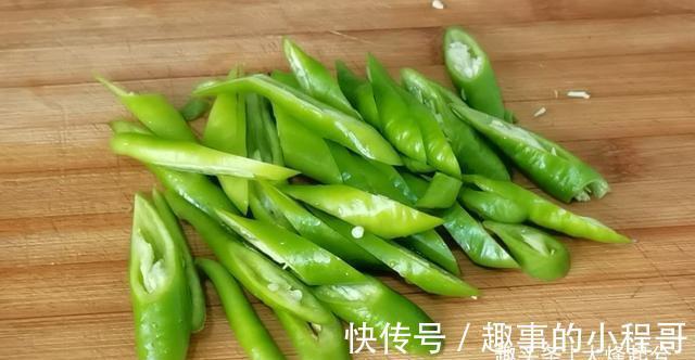 大葱|一个茄子加一个土豆,也可以做出美味下饭菜,食材不够,方法来凑