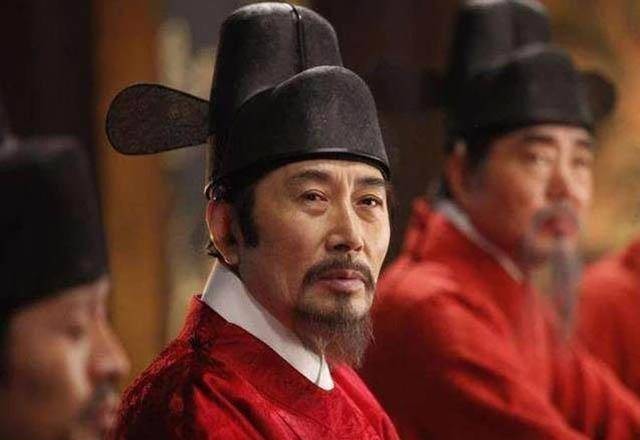 勤杂工|勤杂工看守一漂亮女贼一整夜,反复写4个字再烧掉,后成为宰相