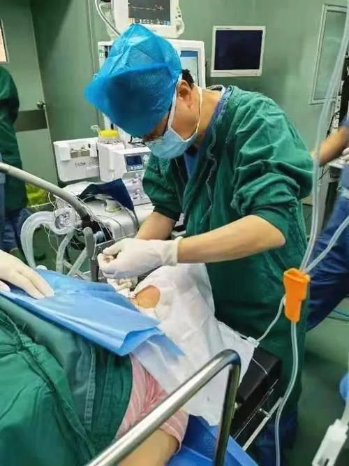 产科|孕妈饮食不注意 竟致母子同遇险,医生提醒:孕期异常呕吐腹痛别大意