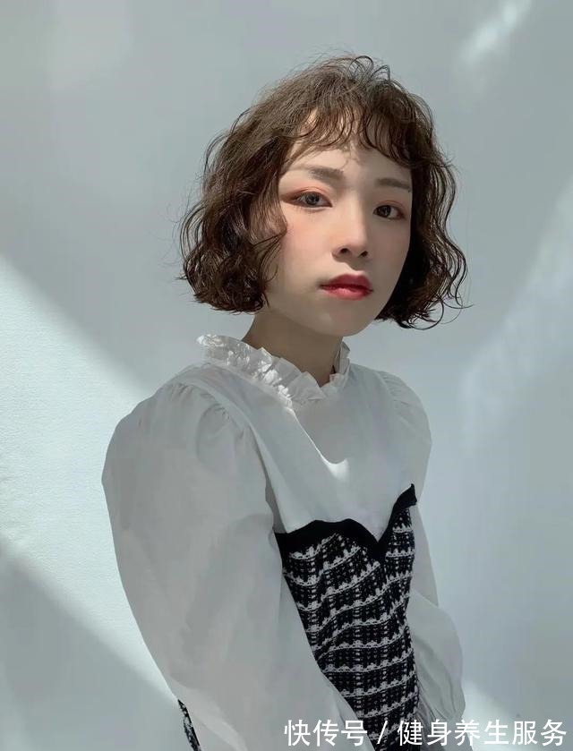低层次 女士发型别乱剪,想换发型先看看这3种,时尚利落显气质!