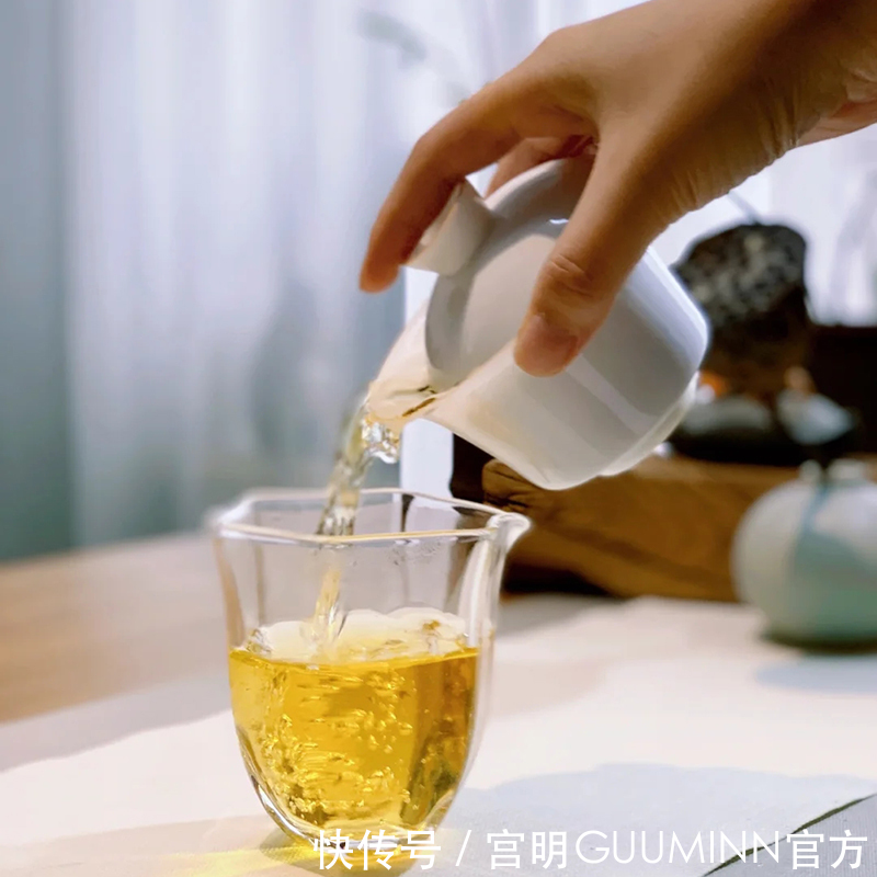 茶壶#盖碗泡茶是门玄学?多年老茶友对比紫砂壶和盖碗泡茶,谁更胜一筹