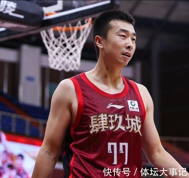北京队|续约了!北京队31岁悍将留队,场均3.4分专心防守,撞伤过威姆斯