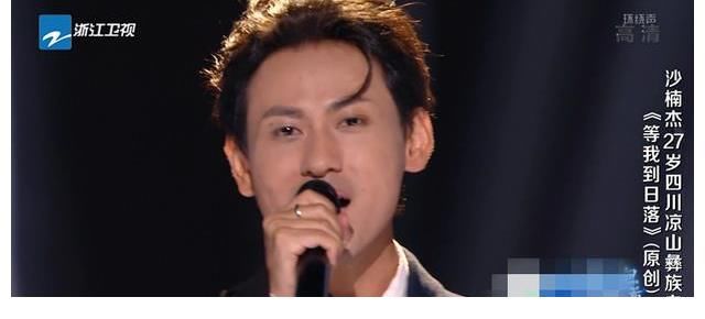 选手|《中国好声音》第十季首播，8位导师拥挤不堪，选手质量大打折扣