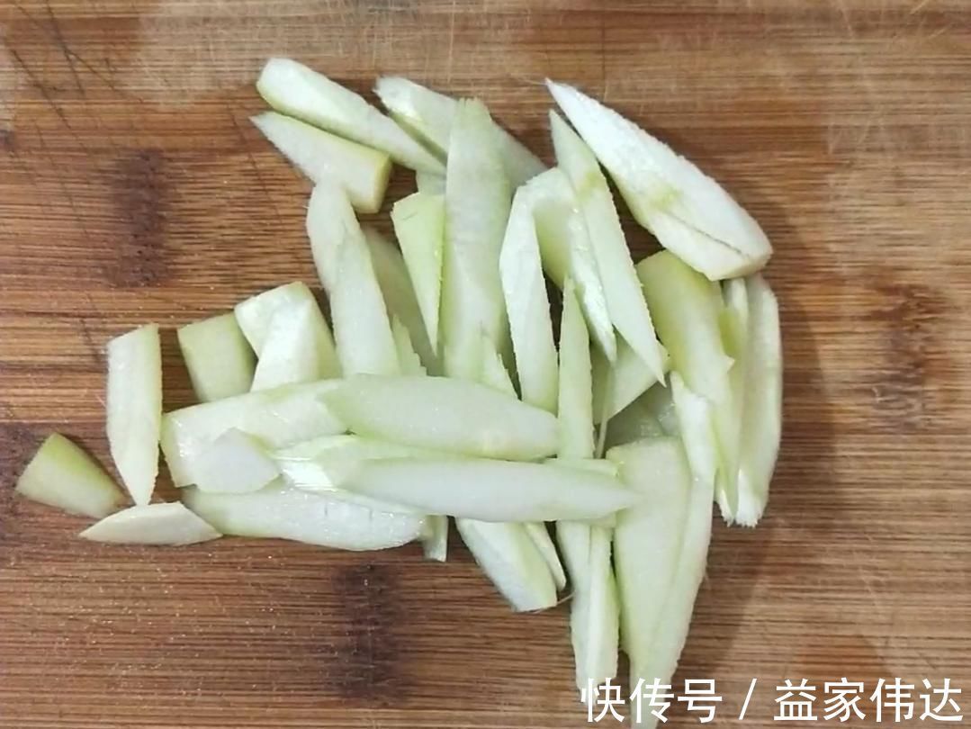 牛奶|蔬菜中的补钙冠军，钙是鱼肉9倍，比牛奶好吸收，冬天要给孩子吃