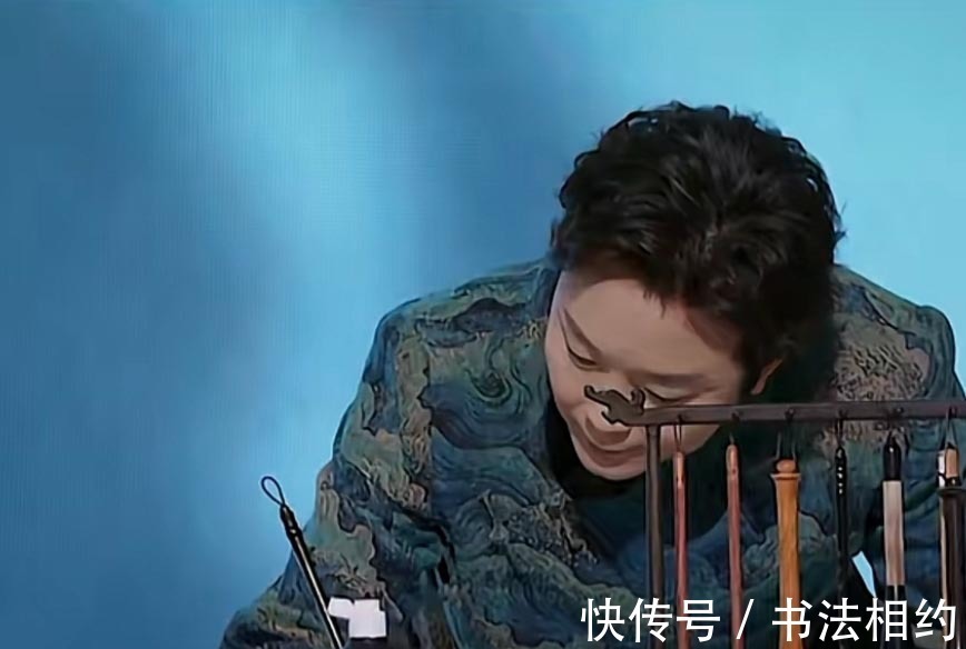 精绝#李玉刚秀书法,潇洒俊朗,行云流水,字如其人,网友:这是功夫字