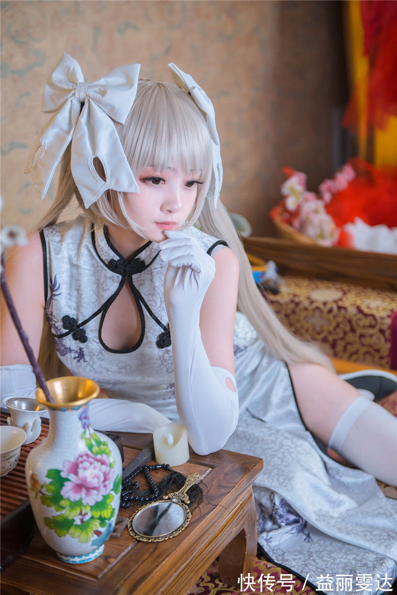 穹妹|清纯穹妹cos，修身旗袍绝美，白丝袜今日最佳