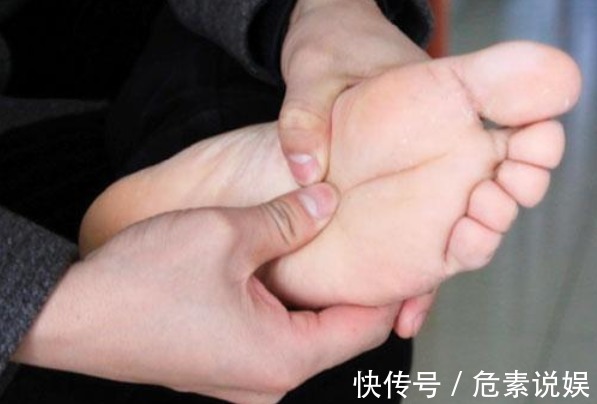 功效|藿香正气水涂在脚上太厉害了,可以带来4个功效,许多人不知道