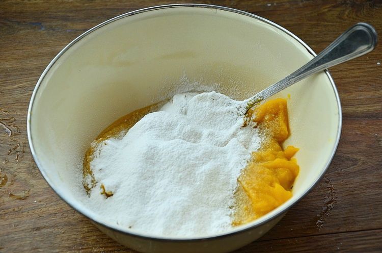 孩子很喜欢吃的南瓜芝麻球，外酥里糯的，大人孩子都喜欢