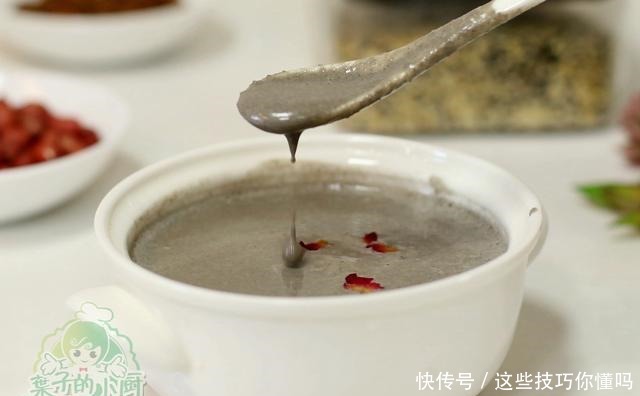 早餐来一碗,乌黑头发、养肝肾、润五脏,1分钟就搞定!