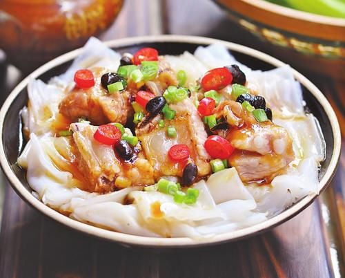 我家的排骨从不红烧，教你懒人新吃法，不用炖不用煮，上桌瞬间光盘