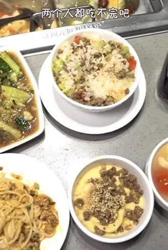 网红8块钱吃海底捞引热议：我为什么劝你要远离太过聪明的人？