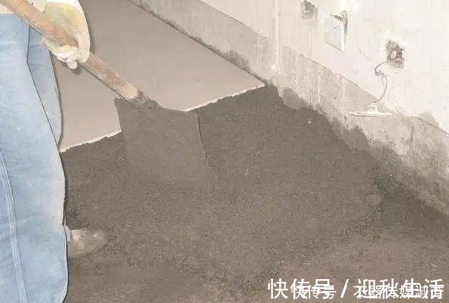 水泥|头次见邻居家这样贴瓷砖,效果太好了,收500块一天也值得