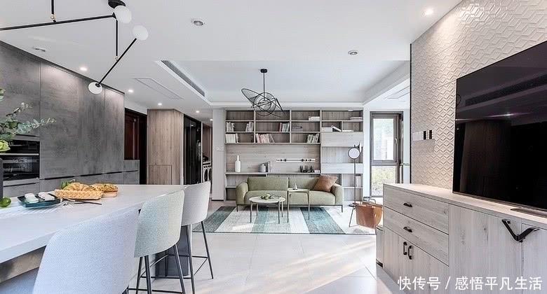 吧台|她取消客厅三件套老气摆放,室内通透大气,美而不艳,传遍整小区