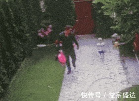 新发现|新发现:家中有个人最适合带娃,且带出来的娃更聪明,不是宝妈