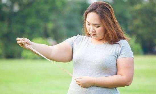 膳食纤维|女人早起3个“异常”表现,说明你的身体在胖,早知早补救!