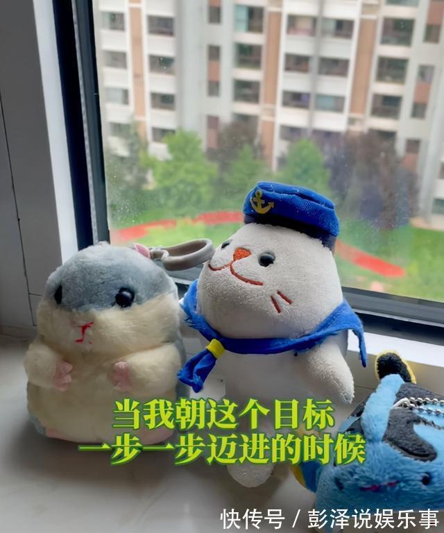 知名主持人北漂10年仍在租房，廚房簡陋遭嘲諷，自曝省錢資助他人