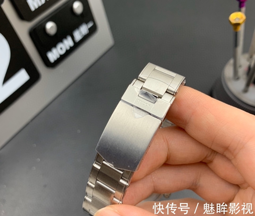 腕表!大富说表:ZF震撼推出——帝舵碧湾系列M79030N-0001腕表