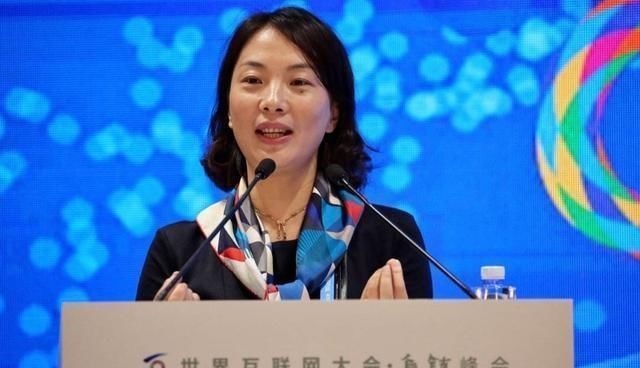 十八罗汉|老外2000磅的沐浴炸弹推入泳池，三秒后，场面有些失控！