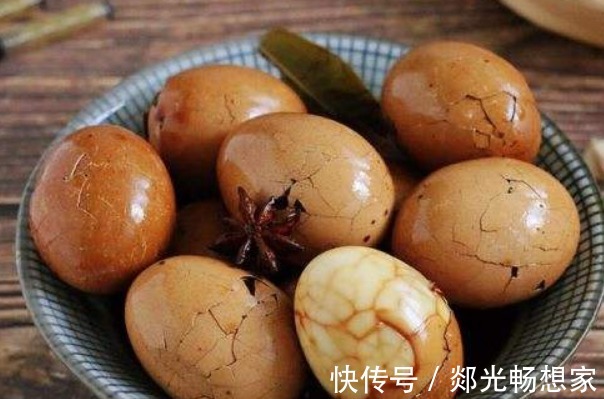 裂纹蛋|早上一个鸡蛋好处多多,但切记要“4不”,吃错还有中毒的危险