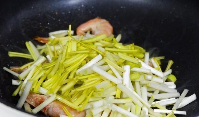 身高|父母都不高,孩子就长不了1米8多亏常吃“它”,个子15岁就1米8