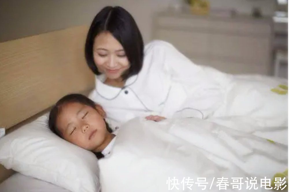 孩子|为什么宝宝一到晚上，就格外“黏妈妈”？背后的原因很暖心