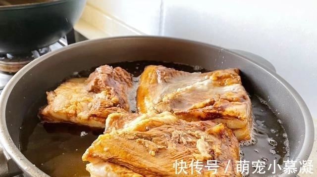 原来炸扣肉起泡有诀窍,只要记住这5点,颜色金黄,起泡出虎皮