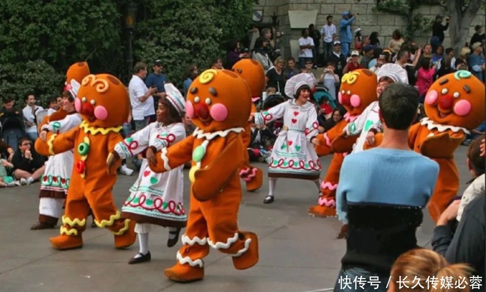 岭南天地|地铁直达看光影艺术,“神秘发光巨兔”华南首展等你来撸兔!